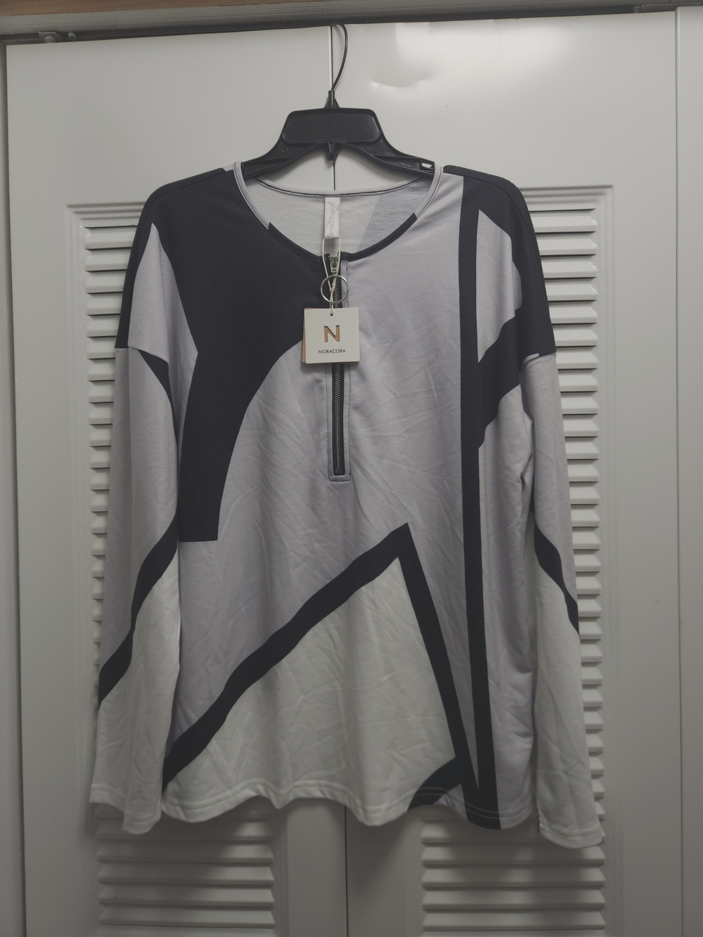 NWT NoraCora Women’s Geometric Abstract Tunic Top Long Sleeve Gray Black Size L